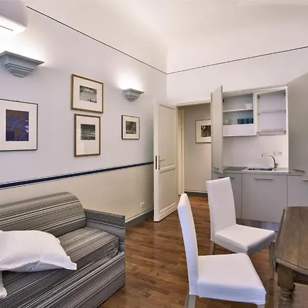 Golden Eagle Apartment *