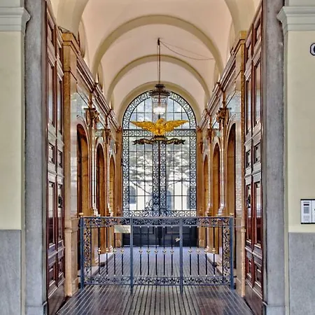 Golden Eagle Apartment *